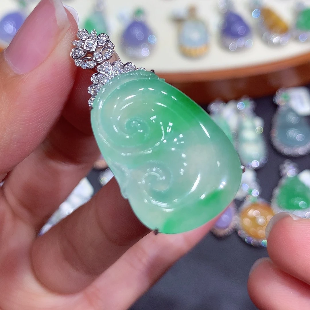 翡翠吊坠(不含链)18K金镶嵌