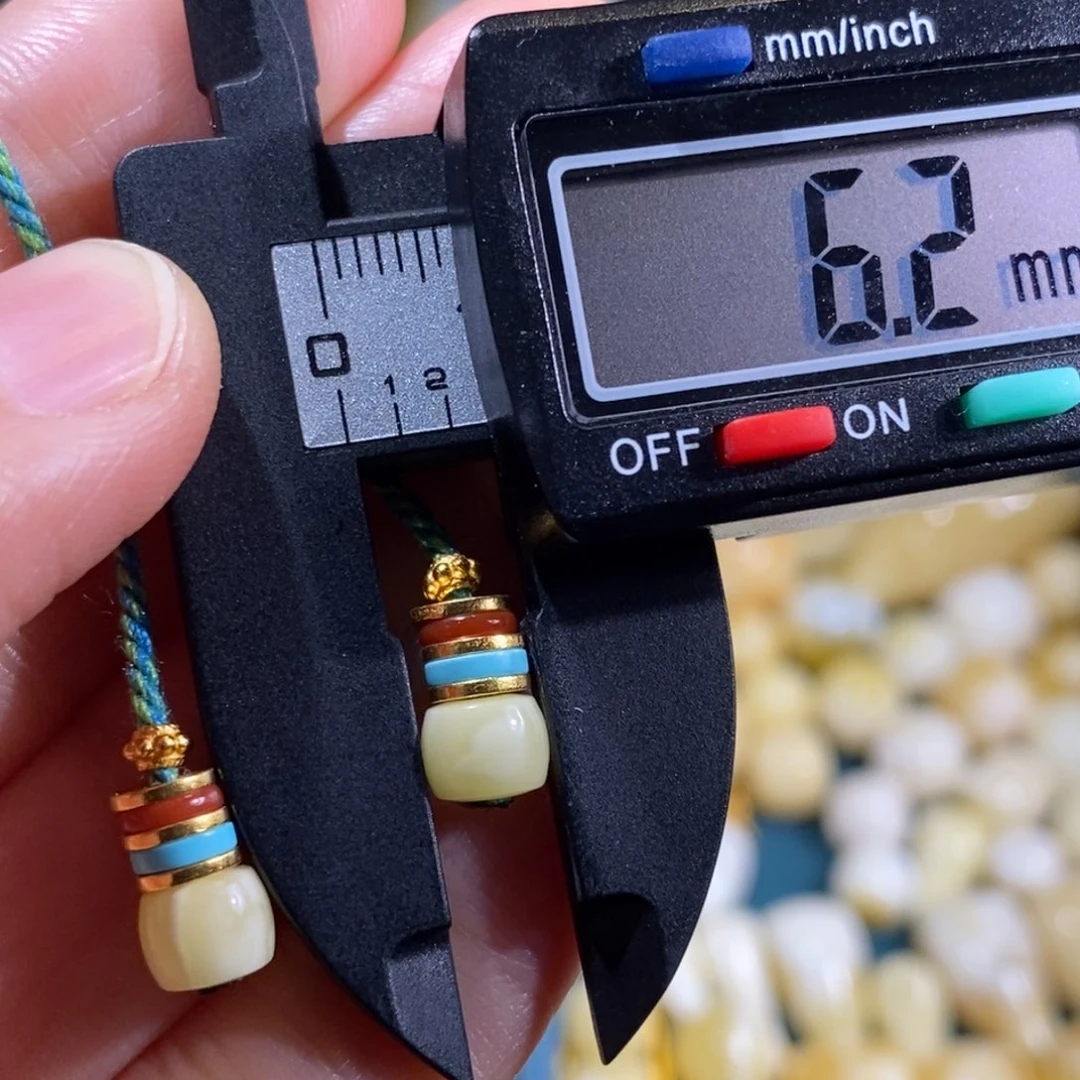 蜜蜡裸石未镶嵌配饰