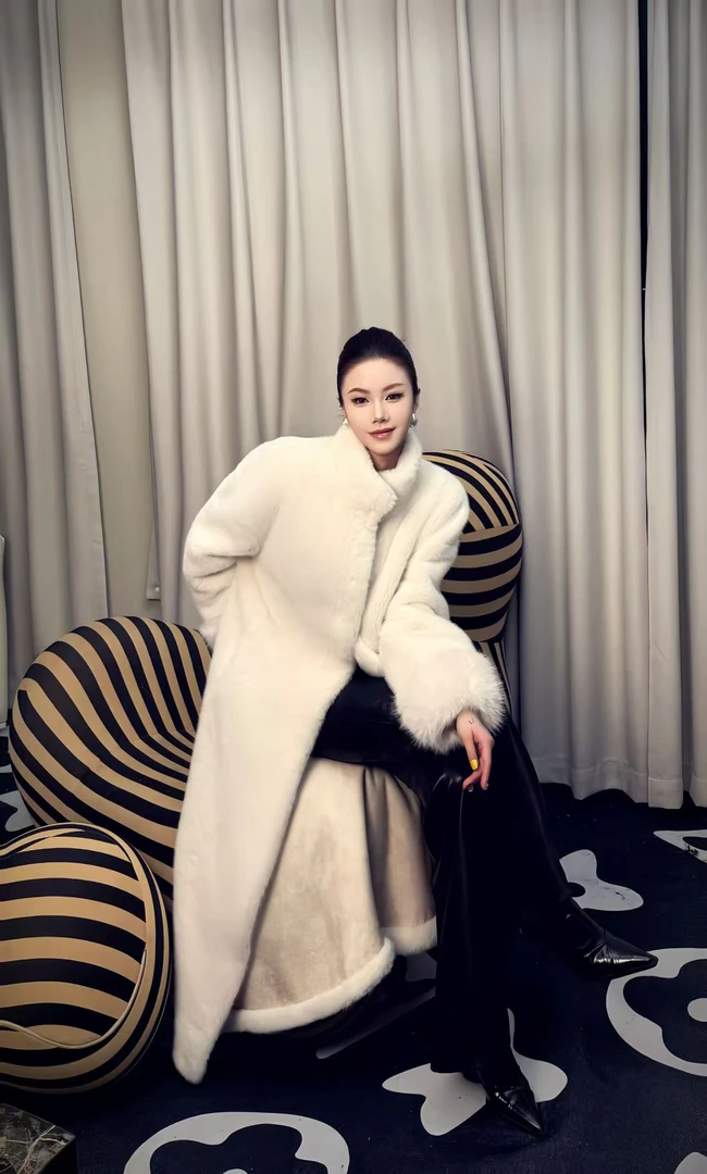 【J静粉丝福利款专属】 时尚 保暖 新款皮毛一体女装