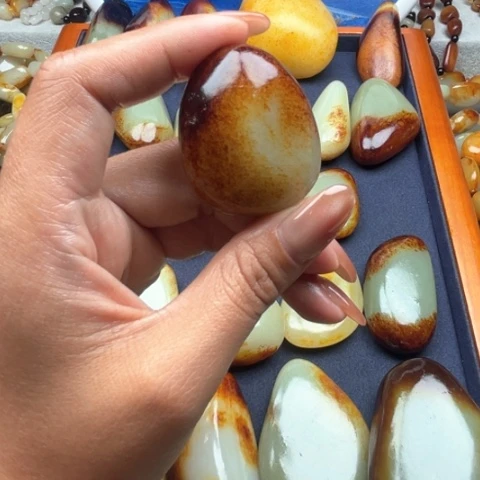 和田玉颈饰未镶嵌天*健