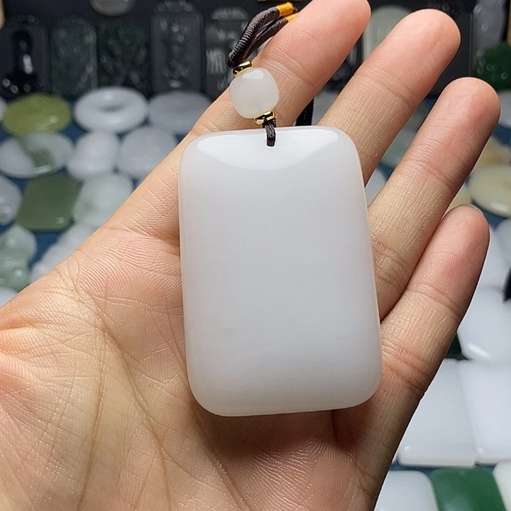 石英质玉（金丝玉）未镶嵌颈饰