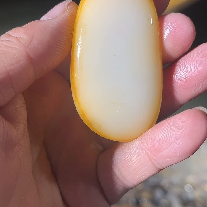 和田玉（糖玉）未镶嵌珠宝奇石