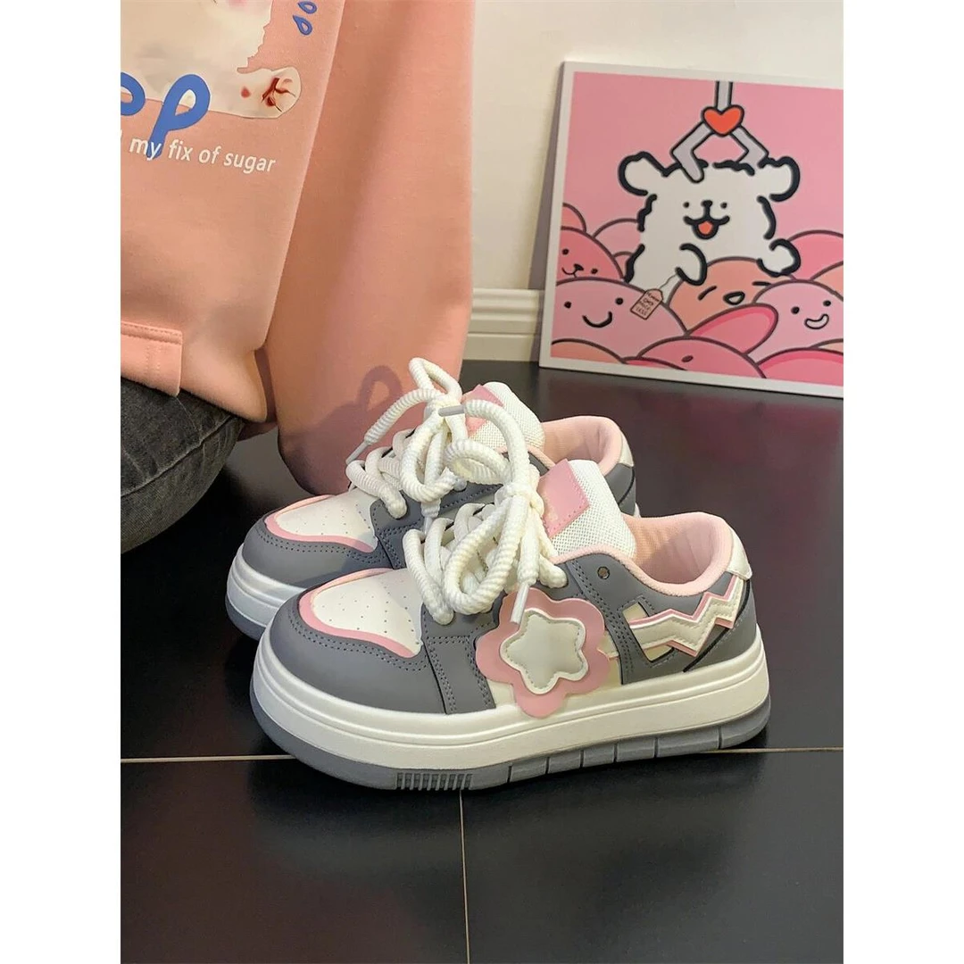 女大童爆款鞋子儿童春季新款2025厚底板鞋多巴胺设计感百搭小白鞋