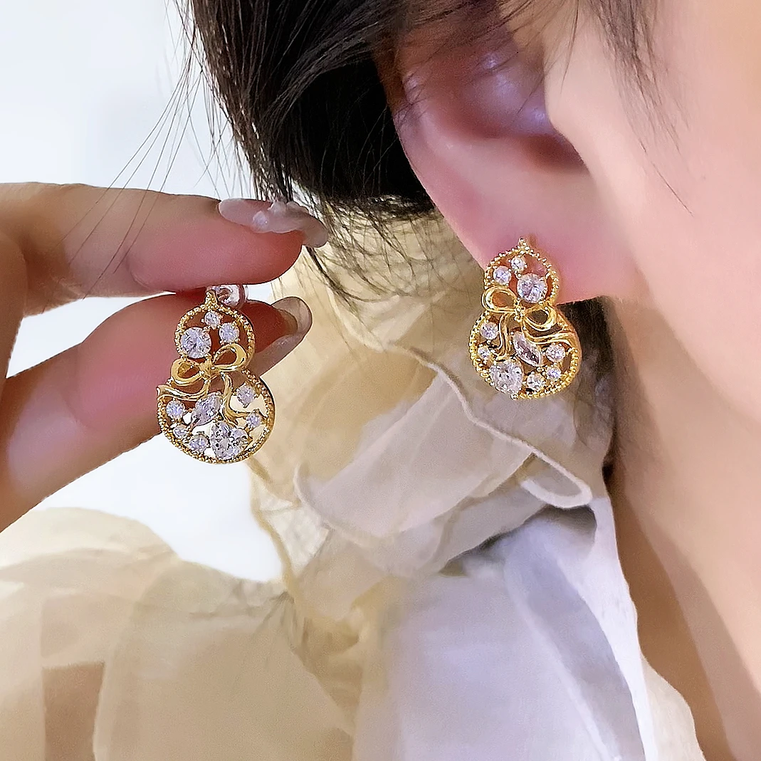 铜合金合成锆石耳饰 时尚设计感微镶精致蝴蝶结镂空葫芦耳钉1469