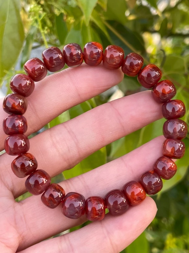 精品南红9mm老型珠单圈手串，颜色红润，牛血红