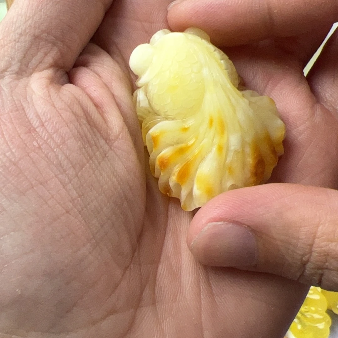 琥珀未镶嵌珠宝奇石