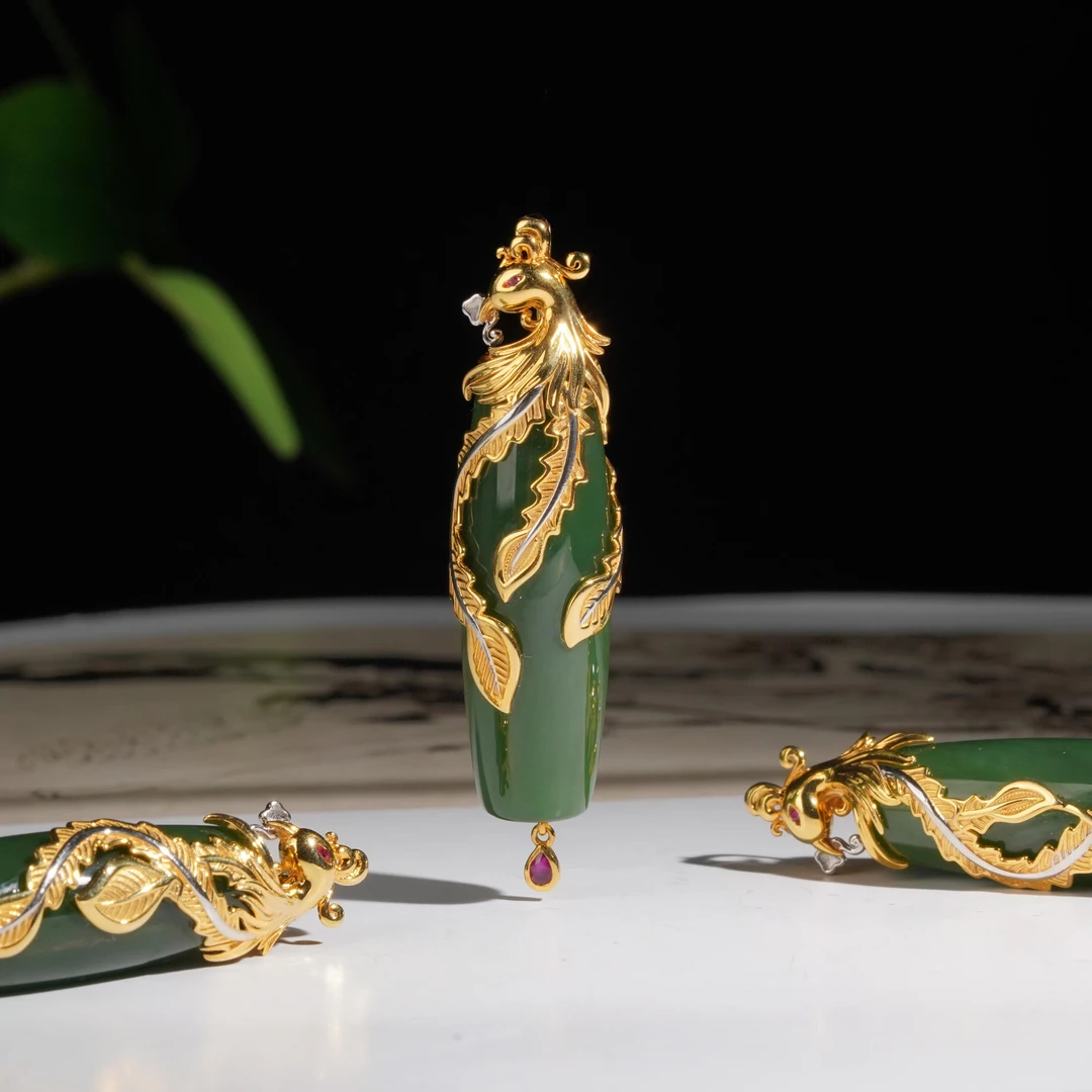 凤舞九天 | 18k金和田玉桶珠吊坠35*11mm多样性发一不含链 D45