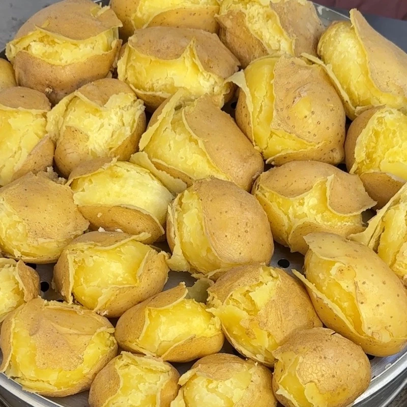 【2025定西土豆】新鲜现挖沙地开花土豆沙面黄皮黄心马铃薯洋芋