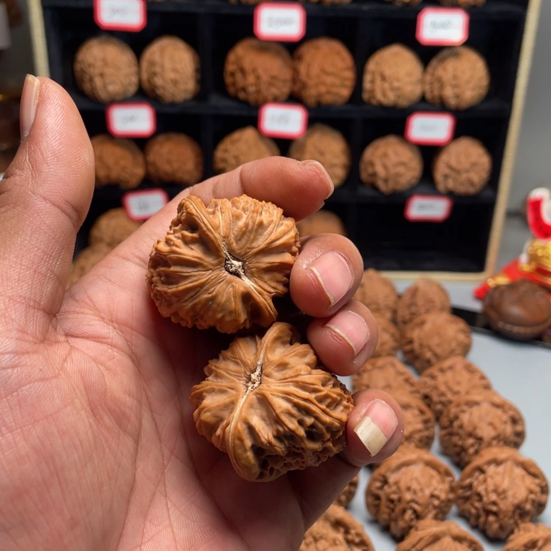 太***.文玩核桃吊坠白狮子