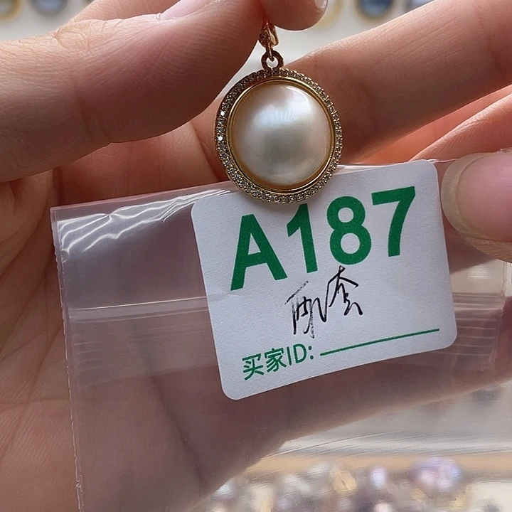 糖***宝未镶嵌天然珍珠。  漏 漏 漏淡水珍珠