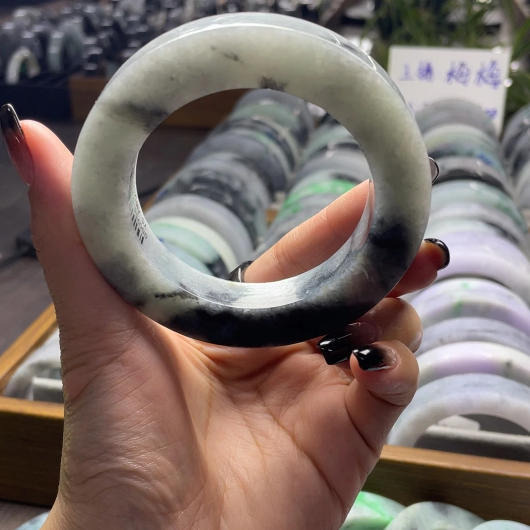 定制翡翠未镶嵌翡翠手镯