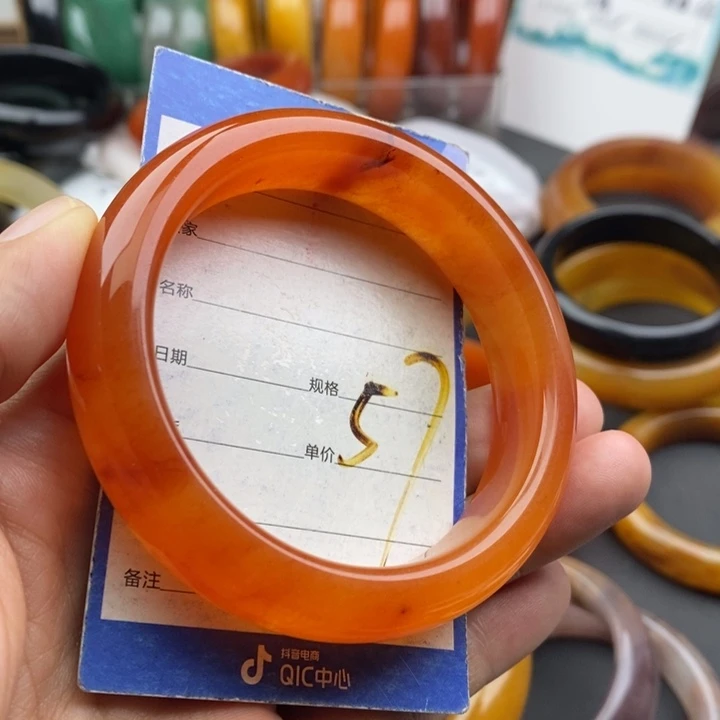未镶嵌手镯石英质玉