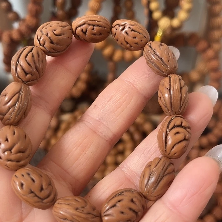 山***边核桃把件野生桃枭碧桃手串