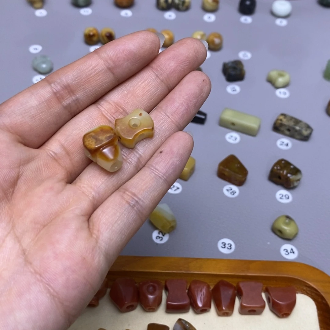 蛇纹石玉配饰合金阿*