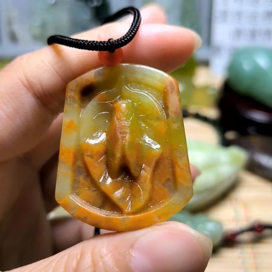 未镶嵌蛇纹石玉颈饰