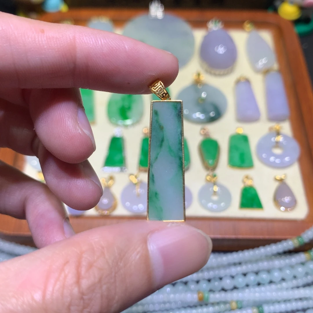 吊坠(不含链)18K金镶嵌翡翠