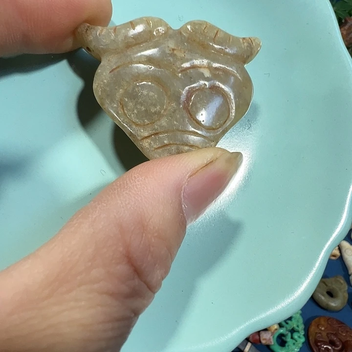 透闪石质玉未镶嵌挂件