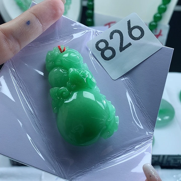 翡翠未镶嵌吊坠(赠链)