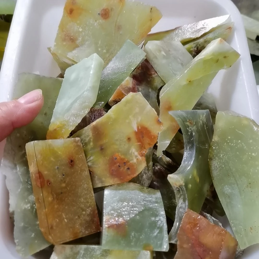 蛇纹石玉未镶嵌珠宝奇石