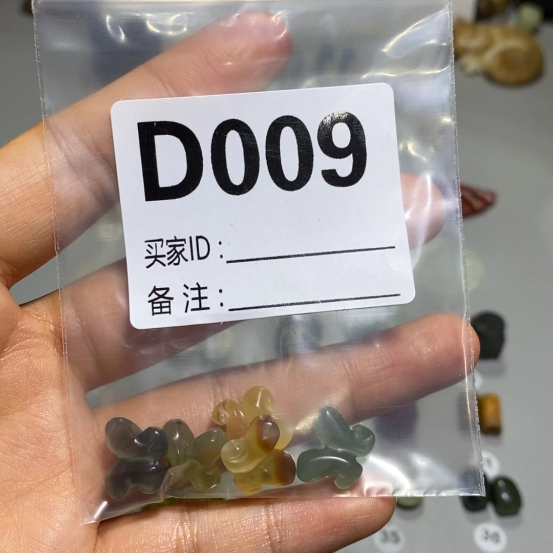 蛇纹石玉未镶嵌颈饰含**蜜