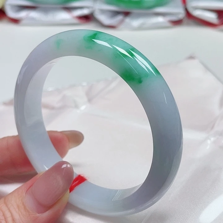 翡翠手镯未镶嵌缅甸翡翠