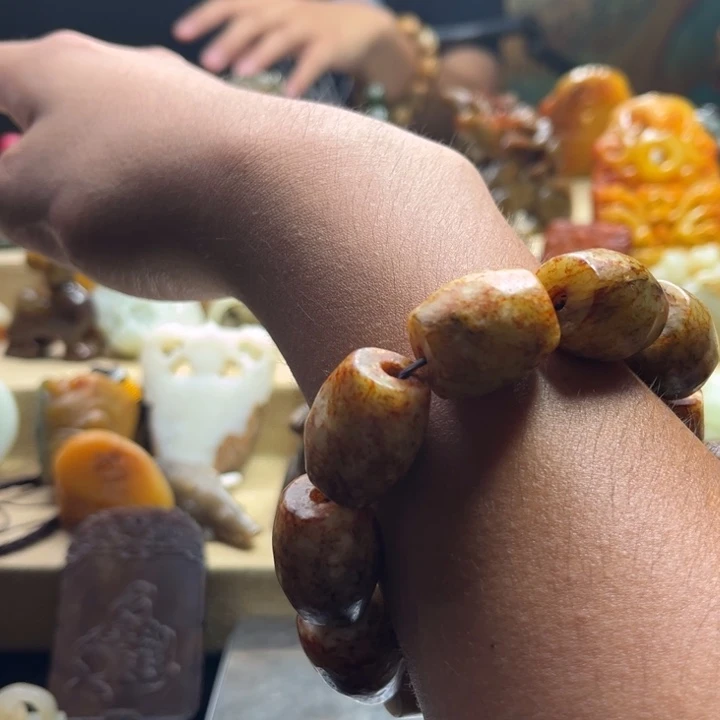 和田玉（糖玉）未镶嵌颈饰