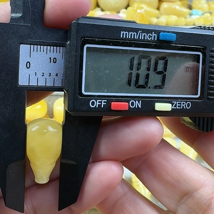 蜜蜡未镶嵌裸石15杂