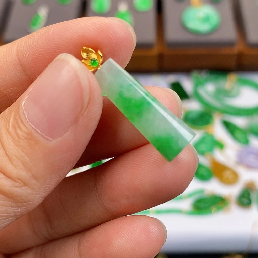 吊坠(不含链)18K金镶嵌翡翠