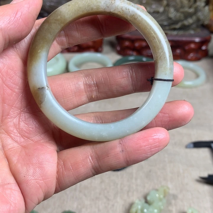 和田玉（糖玉）未镶嵌手镯