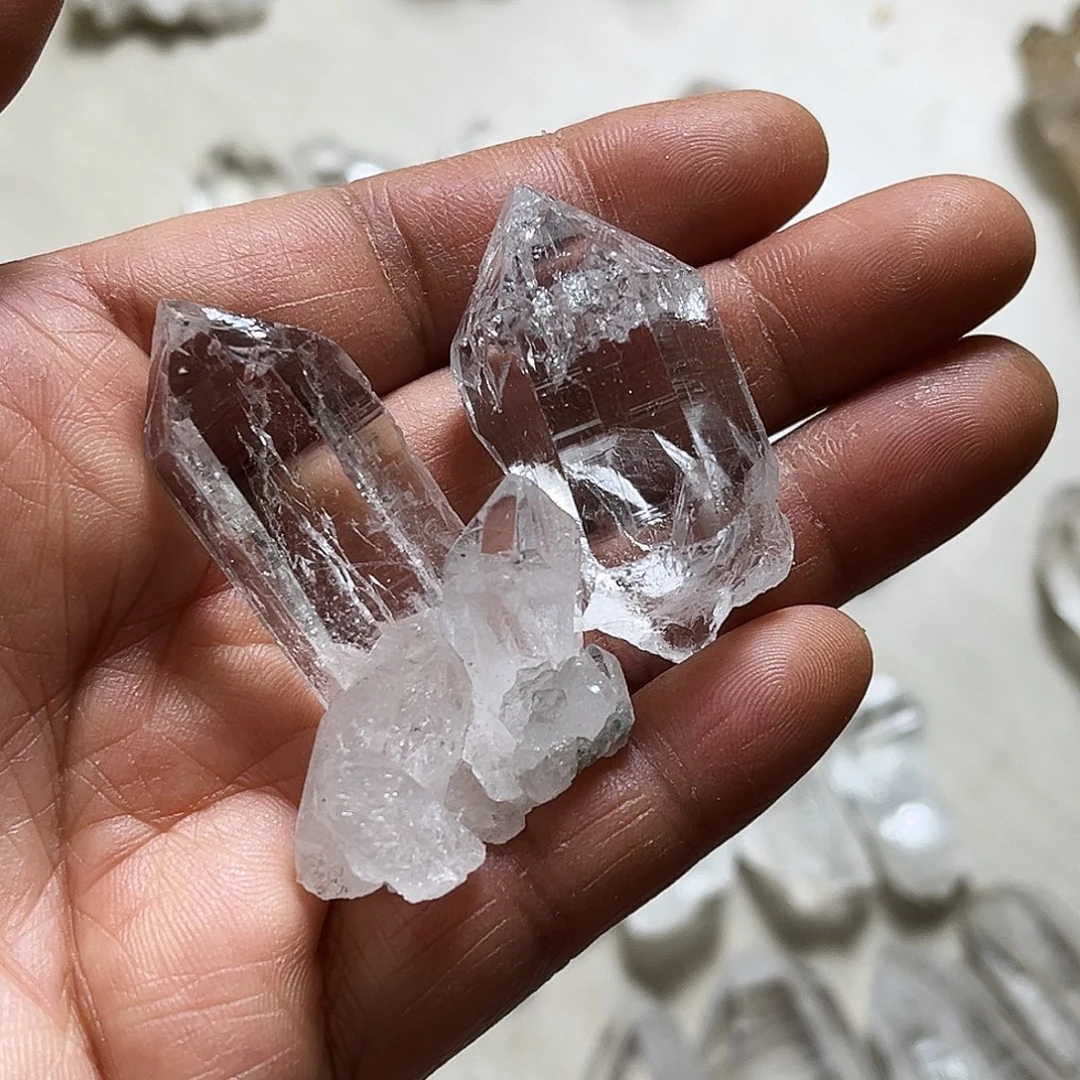 y****水晶未镶嵌珠宝半成品