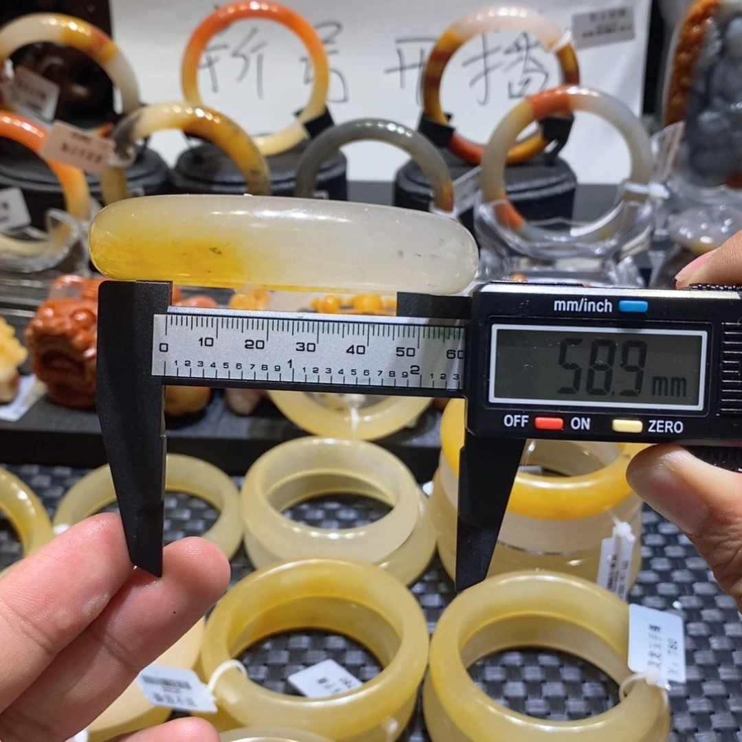 石英质玉（黄龙玉）手镯未镶嵌