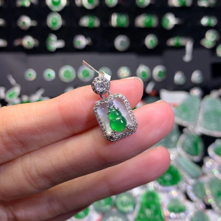 【闪购商品】翡翠颈饰银S925镶嵌天然翡翠