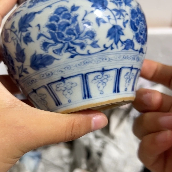 路**客青花罐子一个
