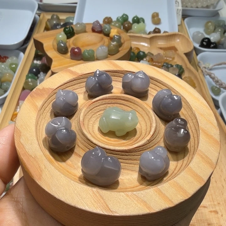 小***珑和田玉未镶嵌珠宝半成品