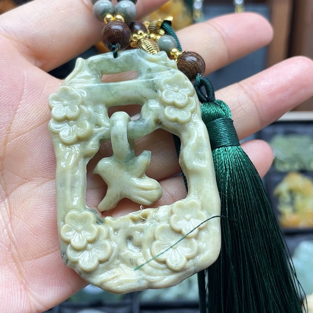 蛇纹石玉未镶嵌颈饰