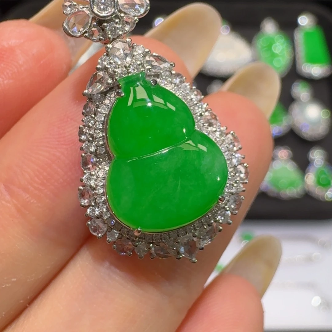 翡翠18K金镶嵌颈饰收到货48小时鉴赏期