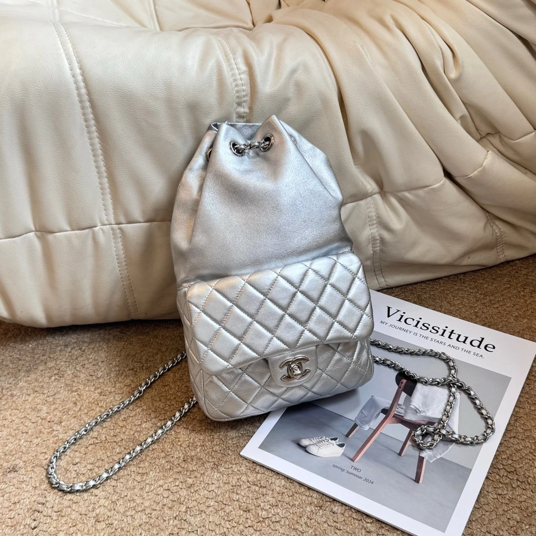 95新 Chanel/香奈儿 Chanel 银色羊皮 束口双肩包 小号/615353146