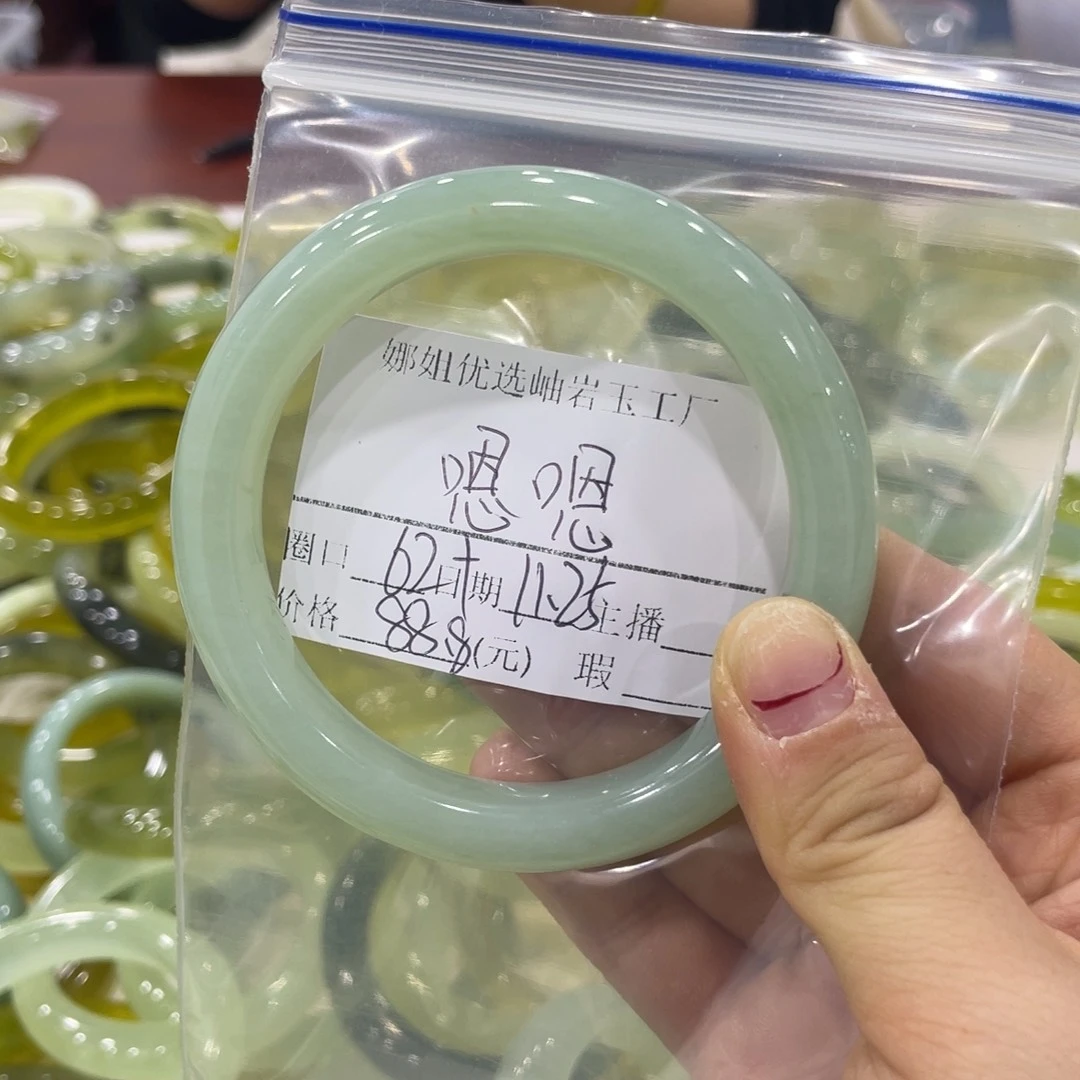 未镶嵌蛇纹石玉颈饰嗯*