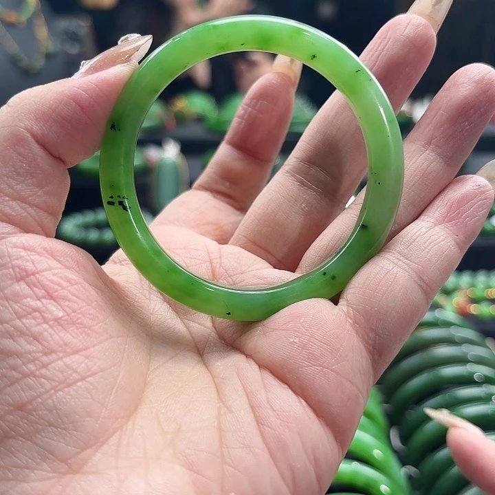 夏***木和田玉（碧玉）手镯未镶嵌