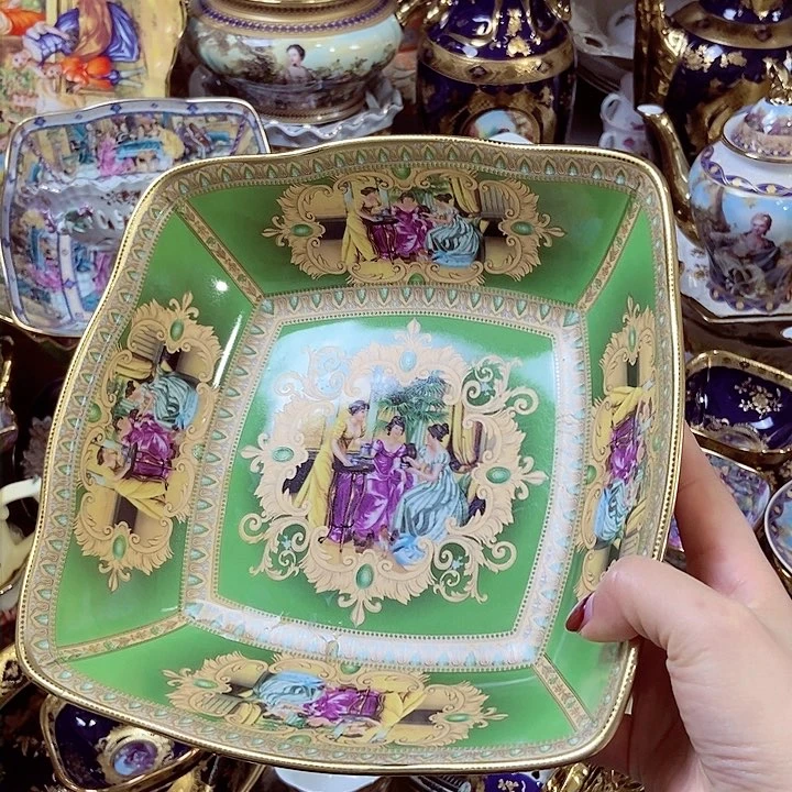 碗微瑕……………………………………