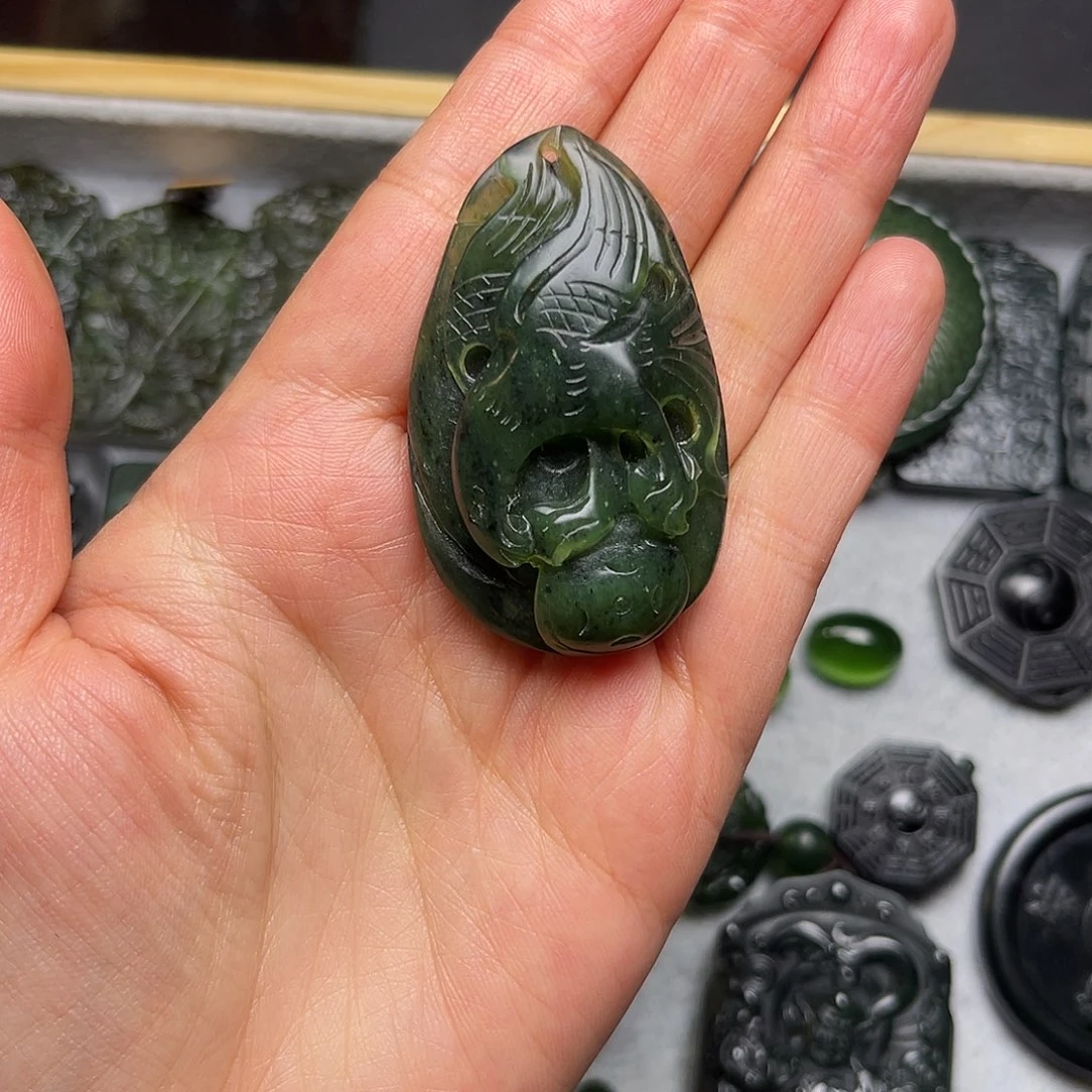 降***掌蛇纹石玉未镶嵌颈饰