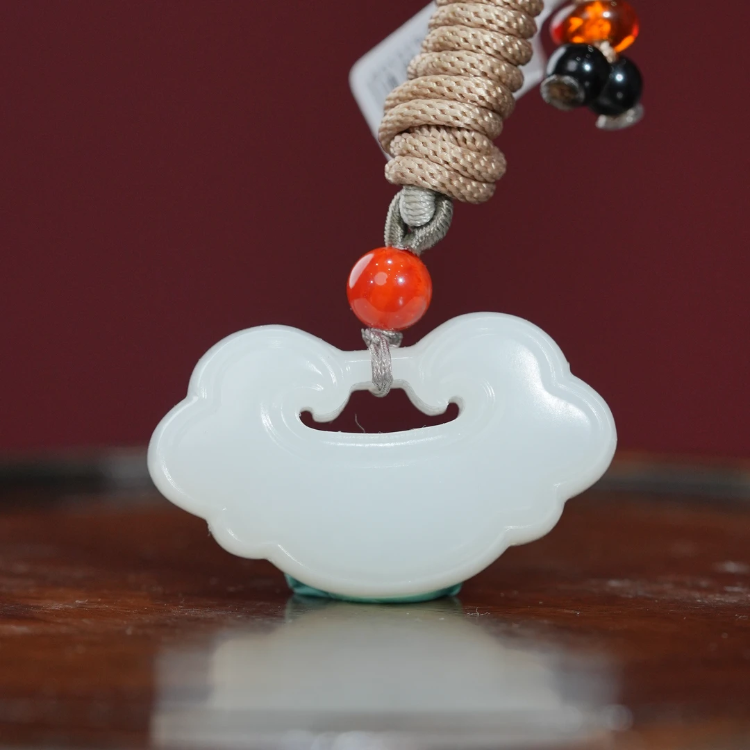 lot8831和田玉如意锁挂坠/云南典藏