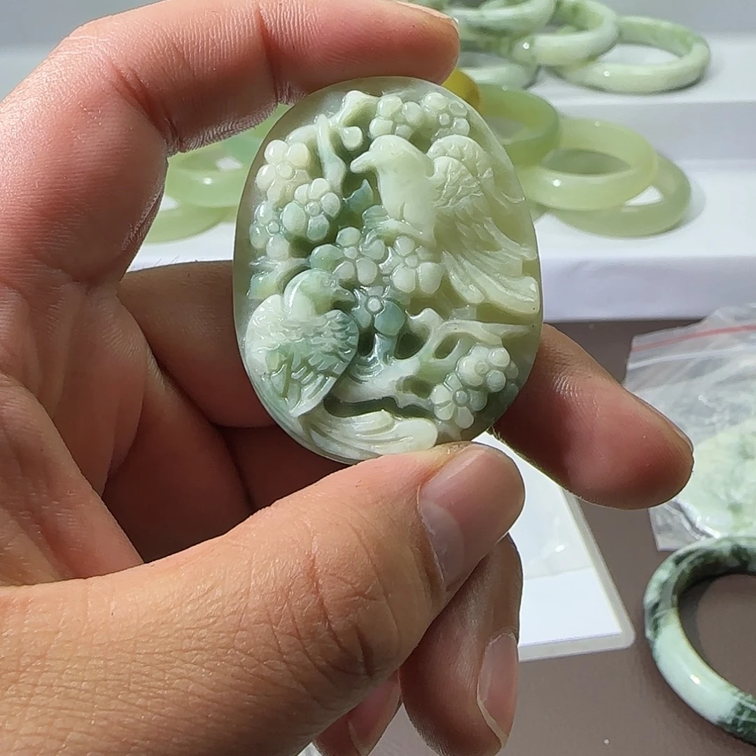 蛇纹石玉未镶嵌颈饰