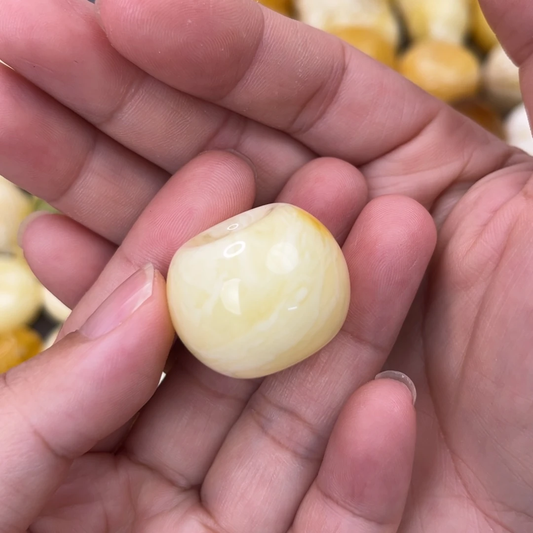 未镶嵌琥珀裸石墩扣