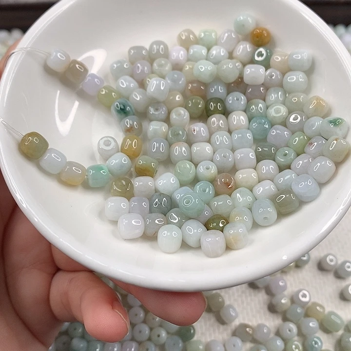 翡翠散珠翡翠卡6*6。 50颗