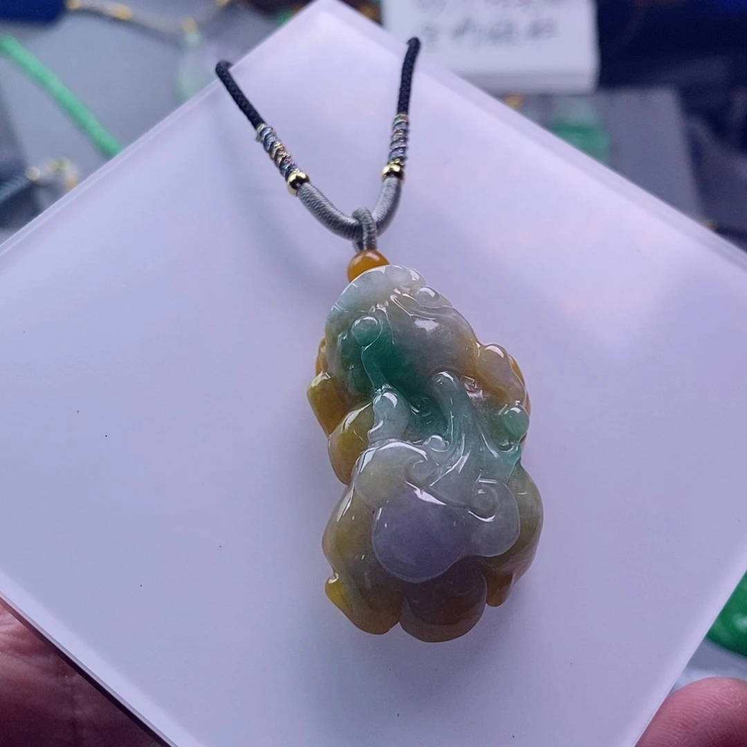 翡翠未镶嵌吊坠(赠链)