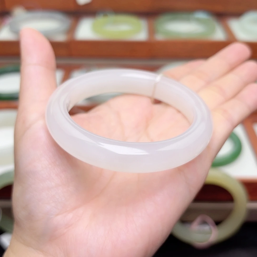 【闪购商品】未镶嵌手镯和田玉