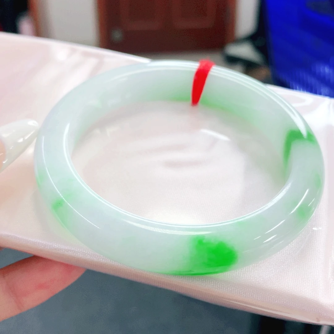 未镶嵌手镯翡翠57。