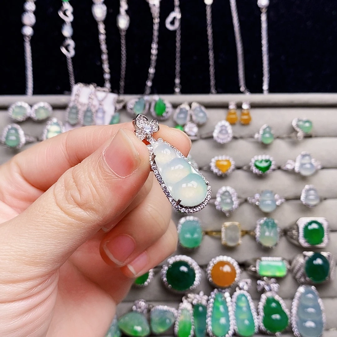 翡翠银S925镶嵌颈饰豆子