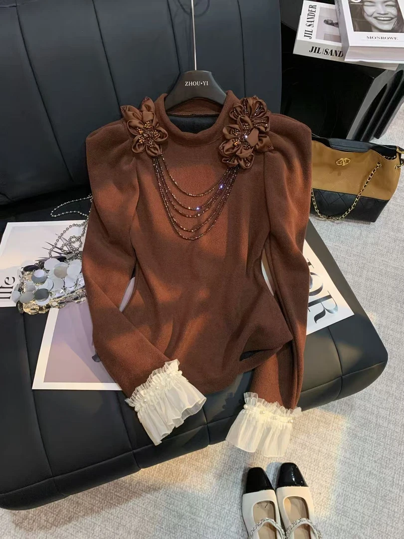 ZHOUYI/周一2025冬季法式棕调花朵钻链上衣精致蕾丝喇叭袖针织衫